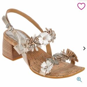 NWOT Born Springs Sandals In Light Gold (Panna Cotta) Size 9